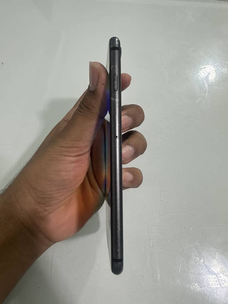 Apple iPhone 8 Plus 3