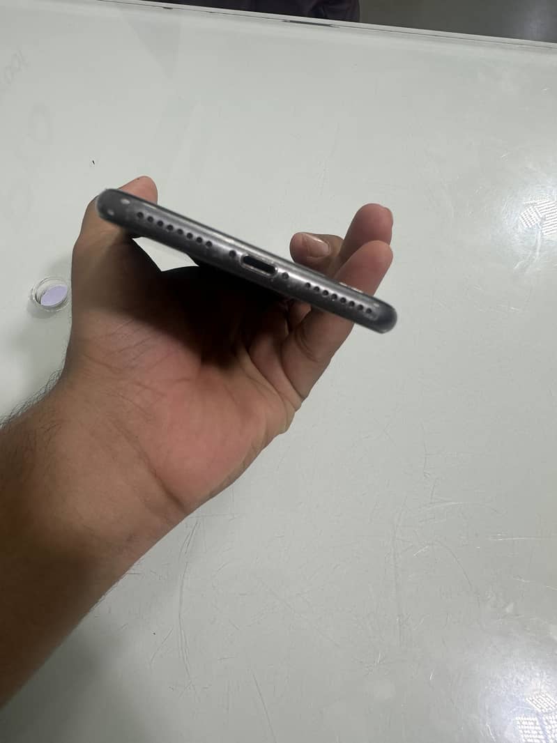 Apple iPhone 8 Plus 5