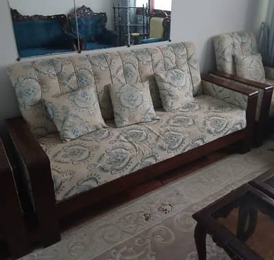 5 Seater Sofa set, slightly been used 8 out of 10 condition Karachi