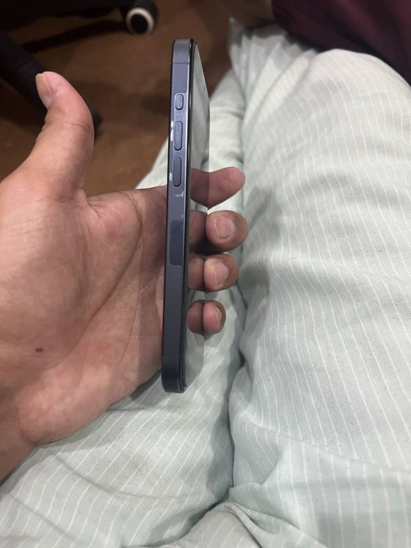 iPhone 15 pro 4