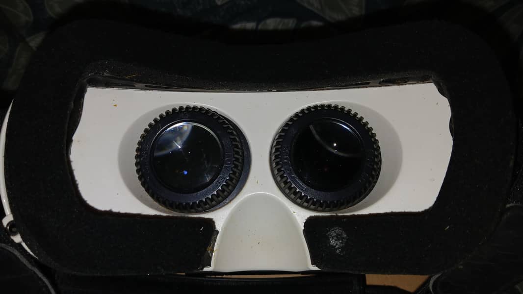 Lefant 3D VR headset with controller 2