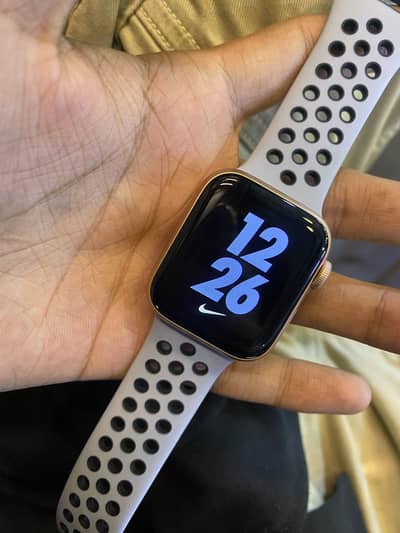 Apple watch series 4 like new