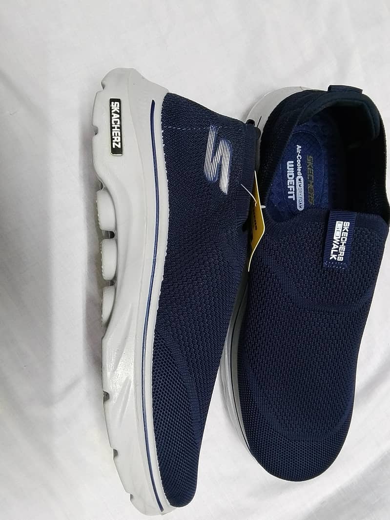 SNEAKERS 3