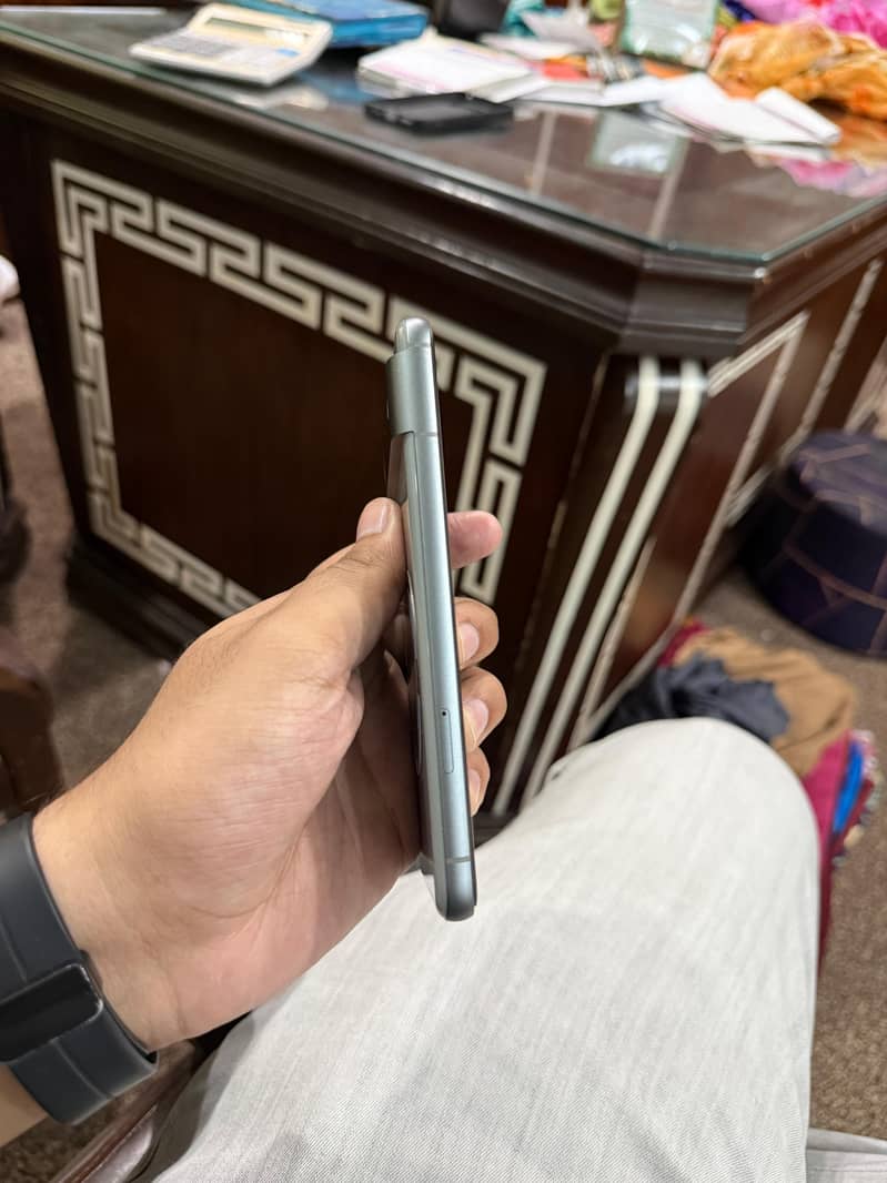 Google Pixel 8 4