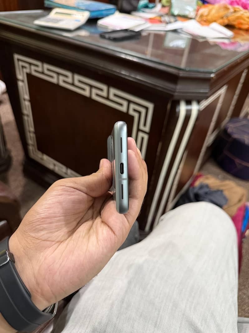 Google Pixel 8 5
