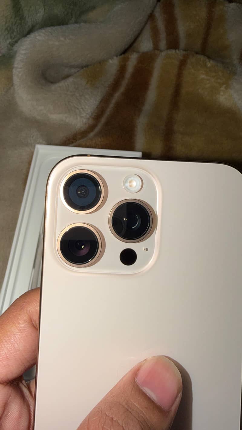 iPhone 16 Pro Max 6