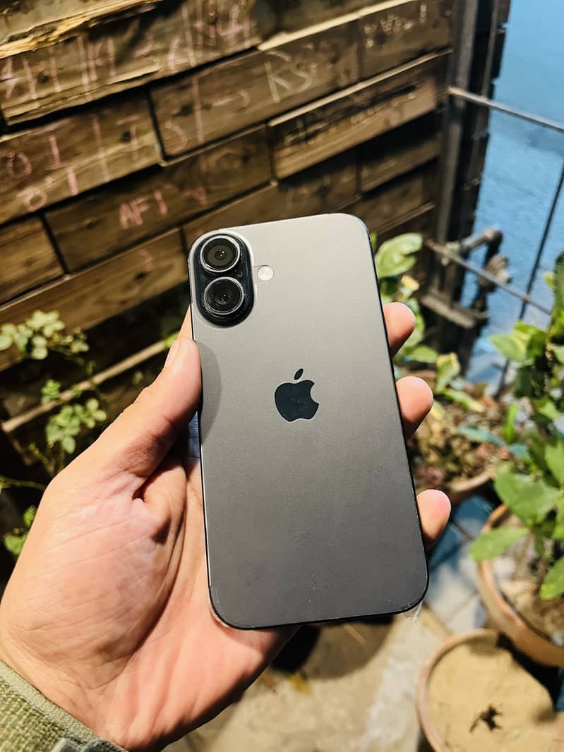 iPhone 16 0