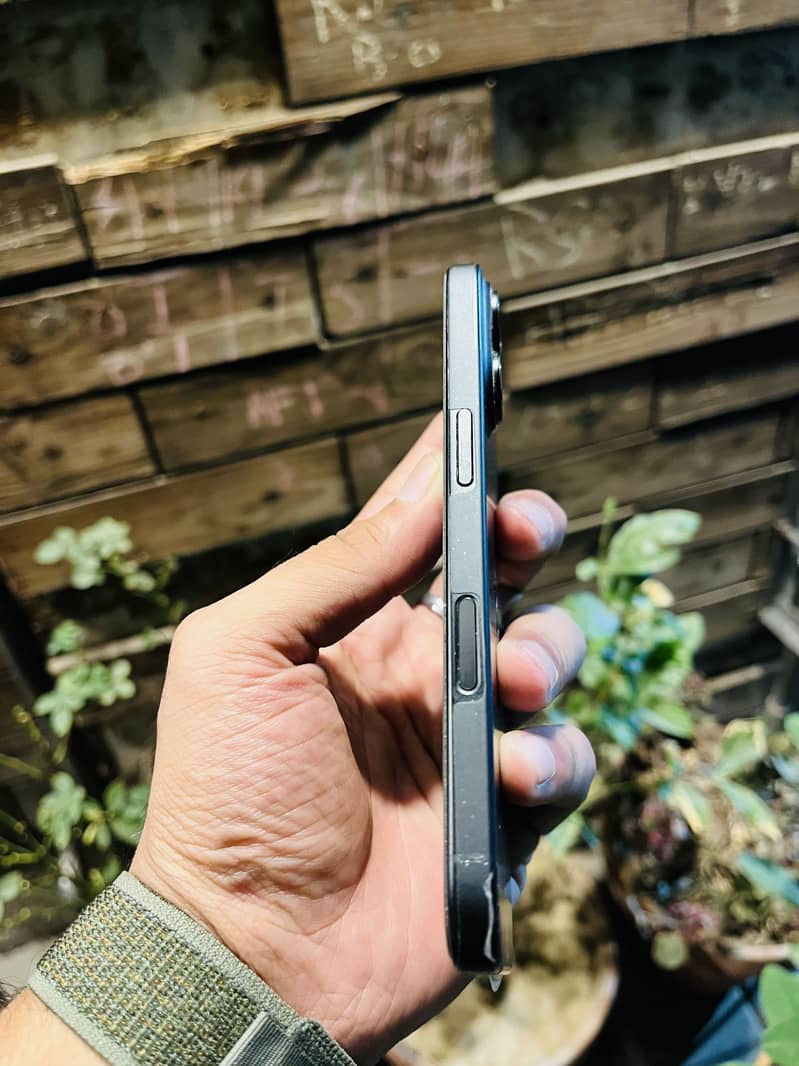 iPhone 16 1