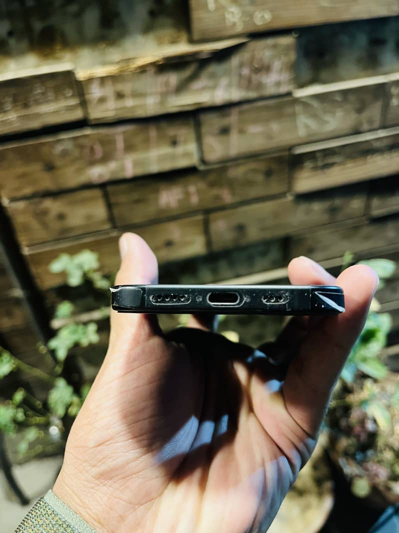 iPhone 16 3