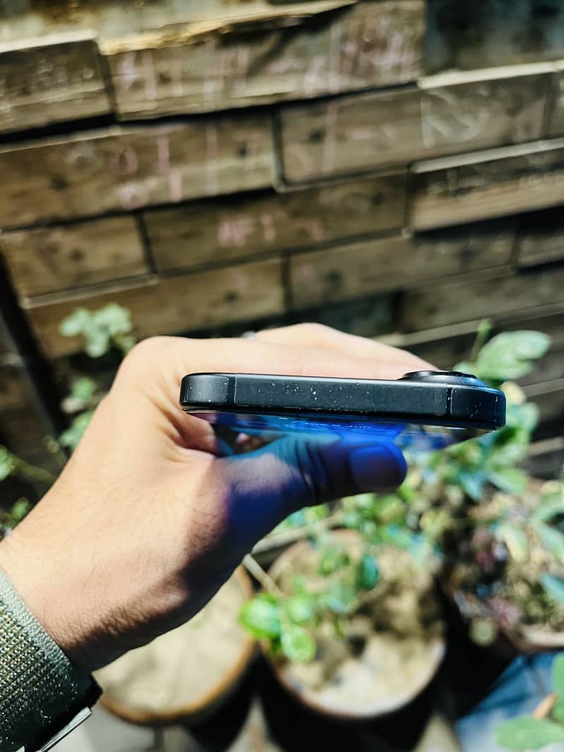 iPhone 16 4