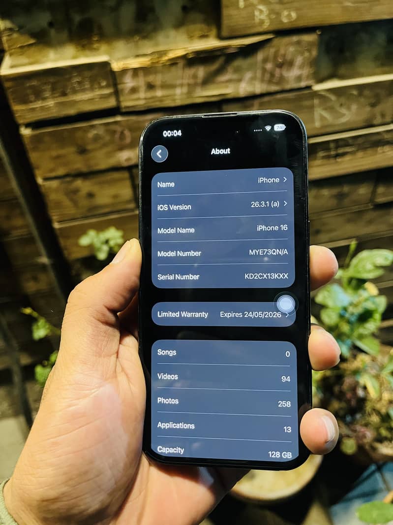 iPhone 16 6