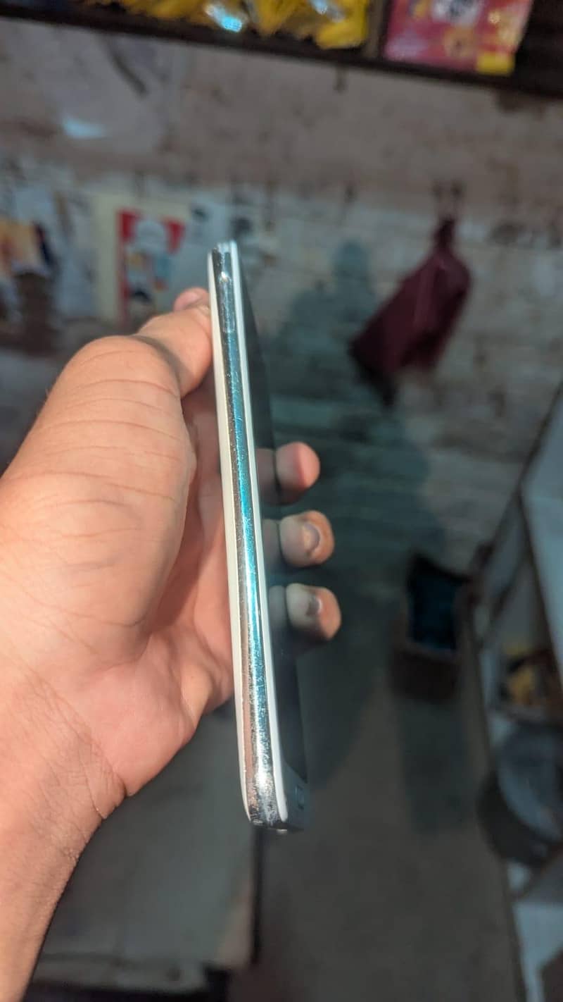 Sharp Aquos R2 1