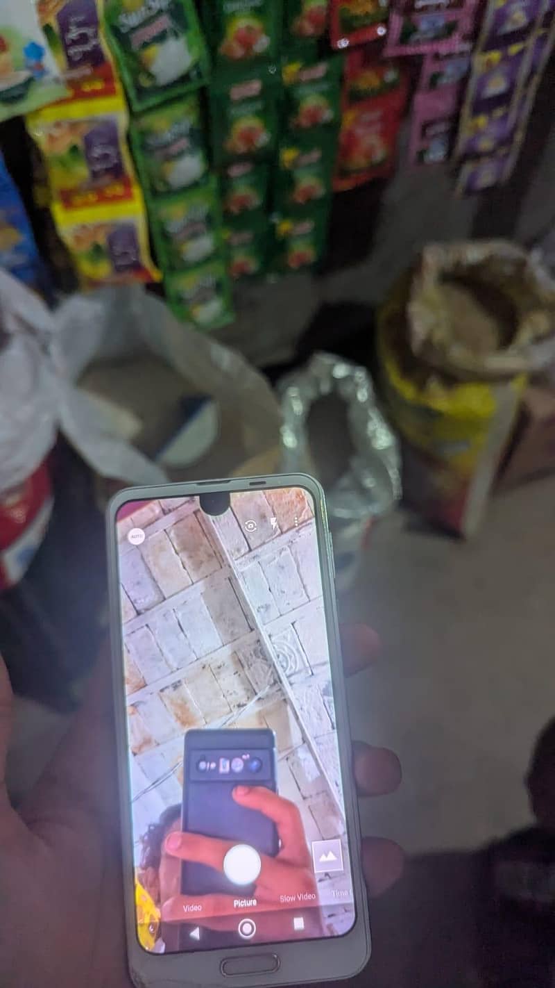 Sharp Aquos R2 4