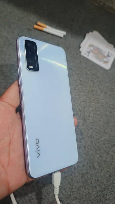 Vivo V21
