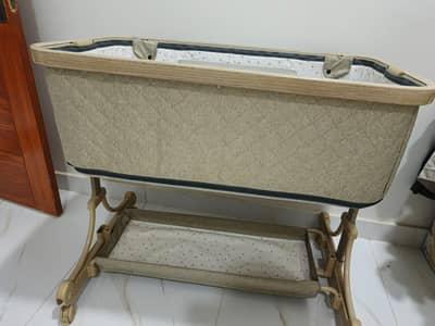 Baby Bedside Bassinet / Cot with Wheels