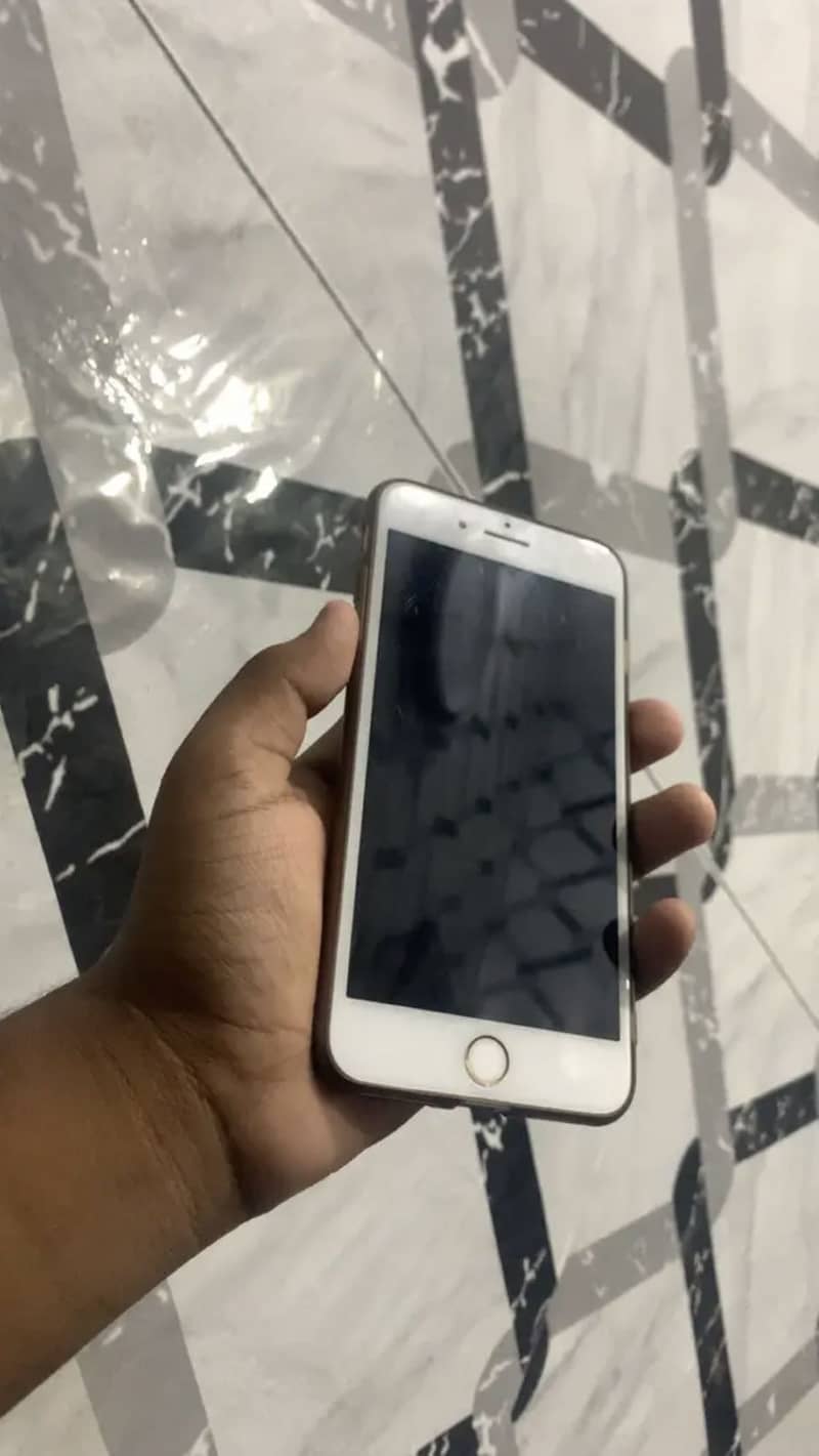 Apple iPhone 7 Plus 0