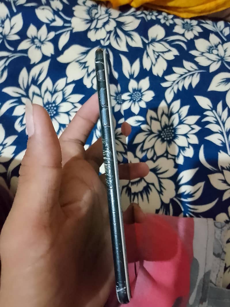 Apple iPhone 7 Plus 2