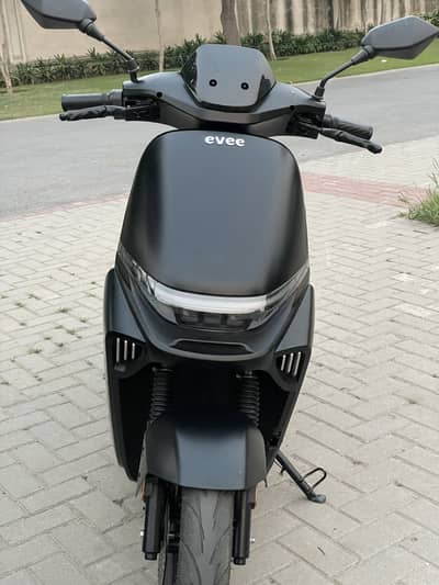 Latest 2026 model Evee s1 mat black new condition only 1300 km driven