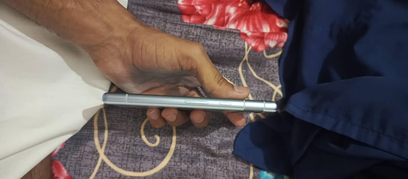 Google Pixel 7a 5