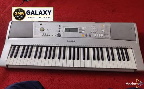 Yamaha PSR-E303 in very good condition keyboard