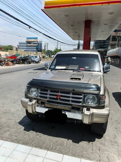 Mitsubishi Pajero exceed 1992