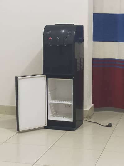 Dispenser in excellent condition