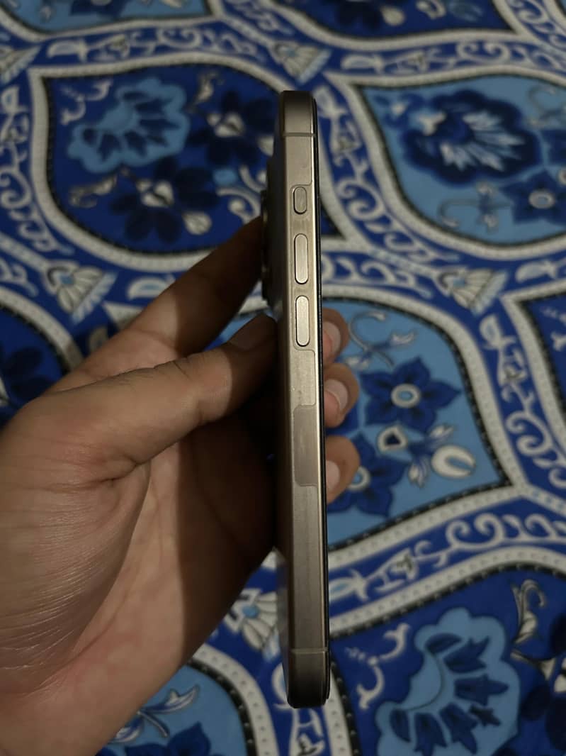 Apple iPhone 15 Pro 1