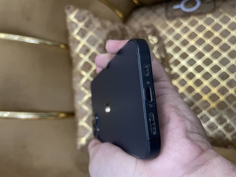 Apple iPhone 13 5