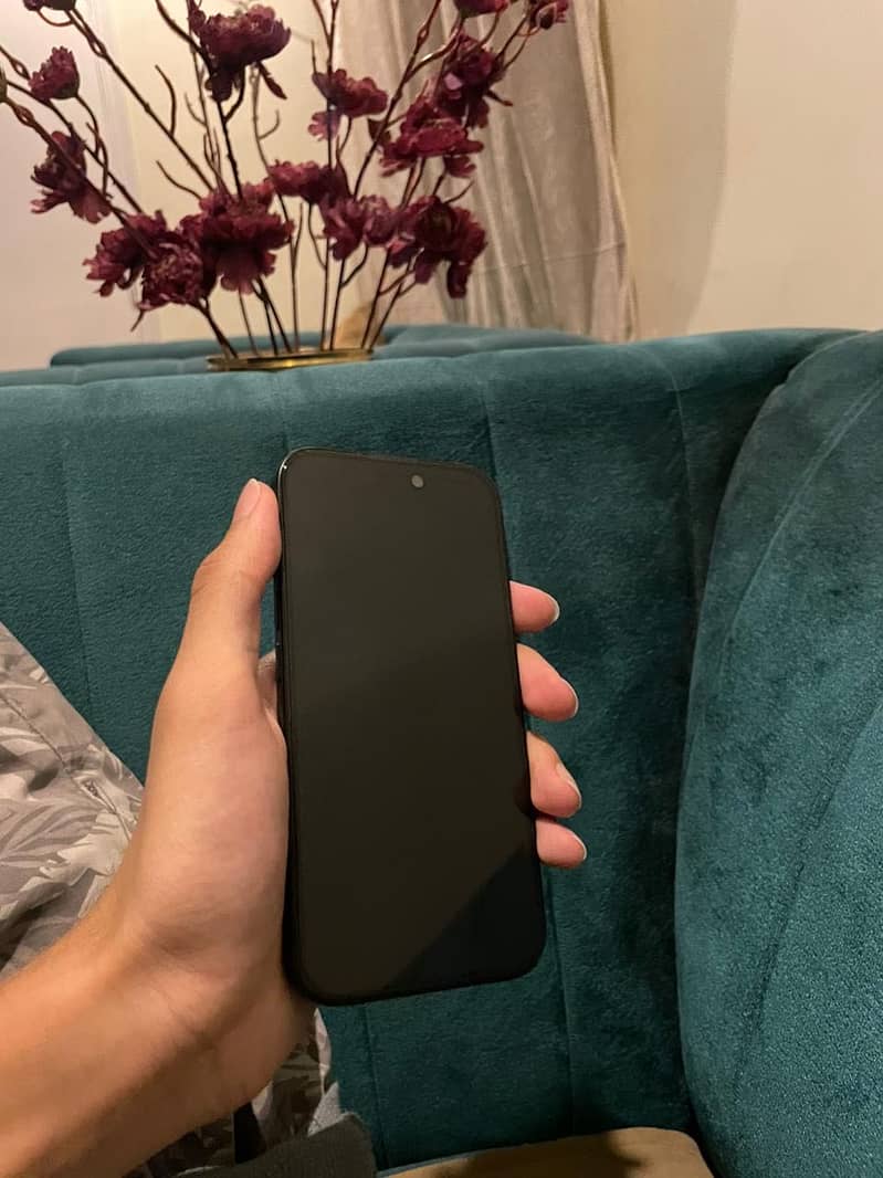 Apple iPhone 16 4