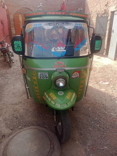 Boht acha riksha hy koi Kam ni hone wala har chiz ok Hy