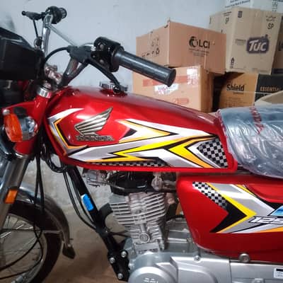 Honda 125 Karachi number excellent condition everything is ok and