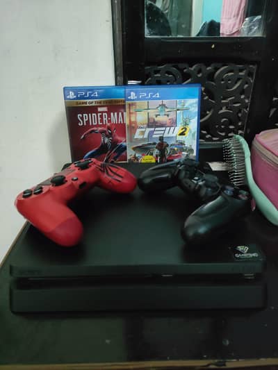 ps4 slim with 2 controller