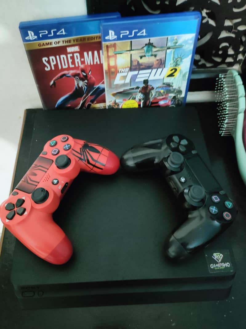 ps4 slim with 2 controller 2