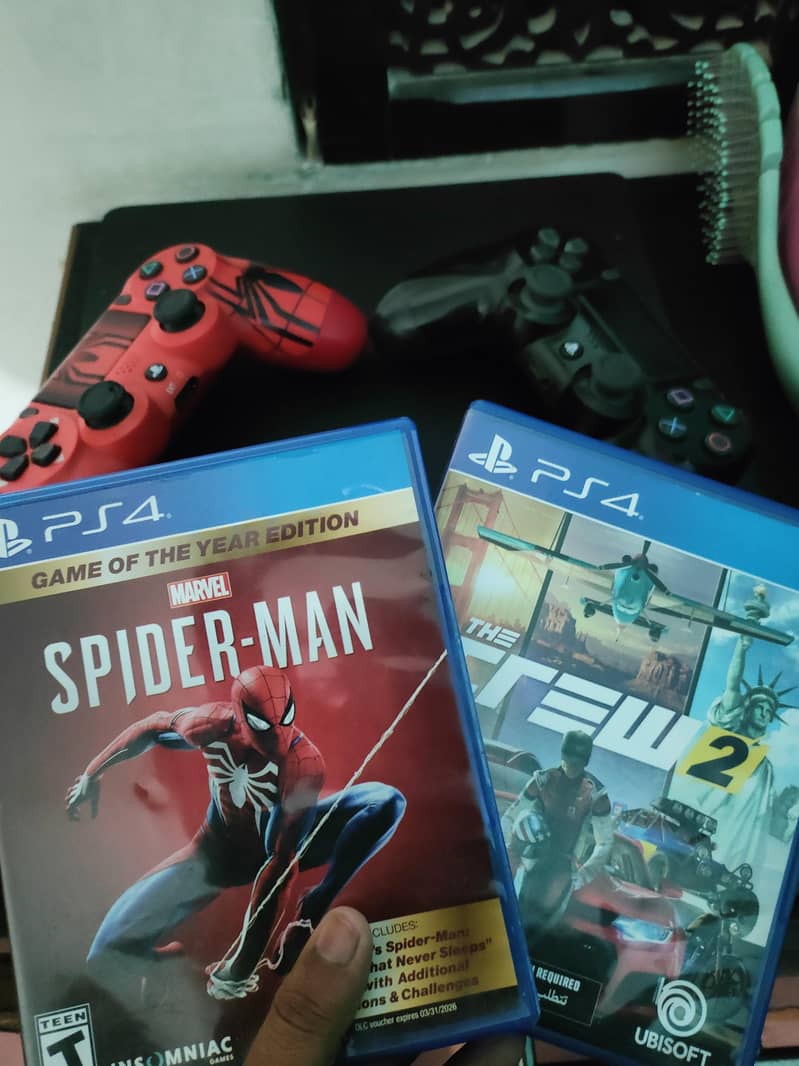 ps4 slim with 2 controller 3
