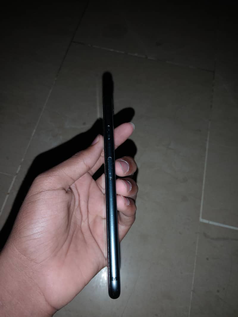 Apple iPhone 8 0