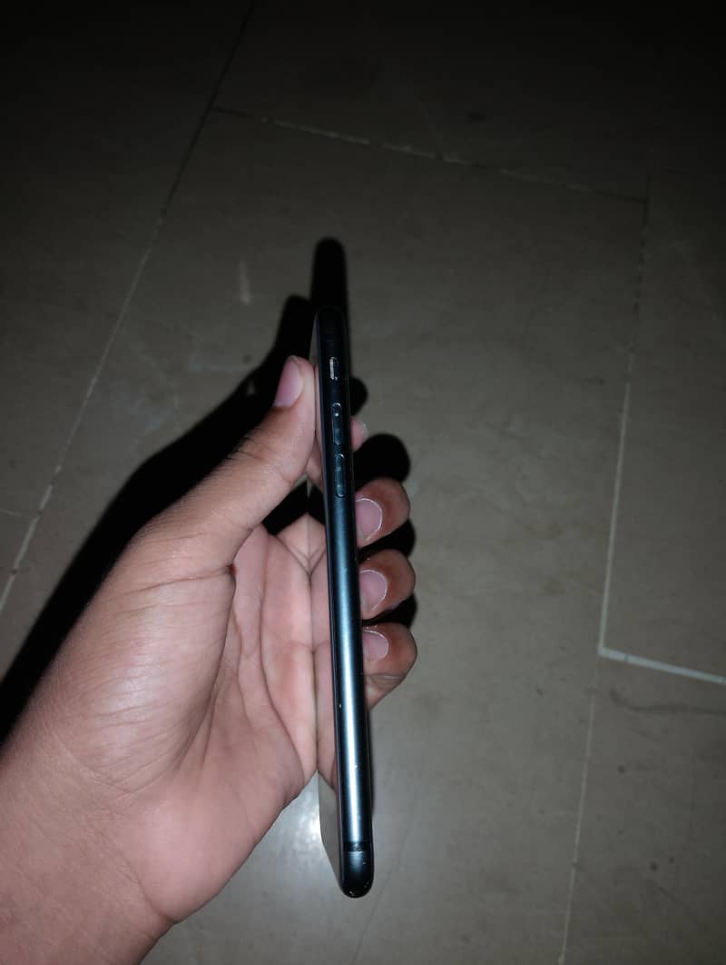 Apple iPhone 8 1