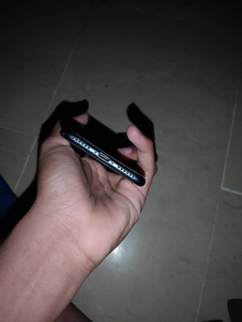 Apple iPhone 8 6