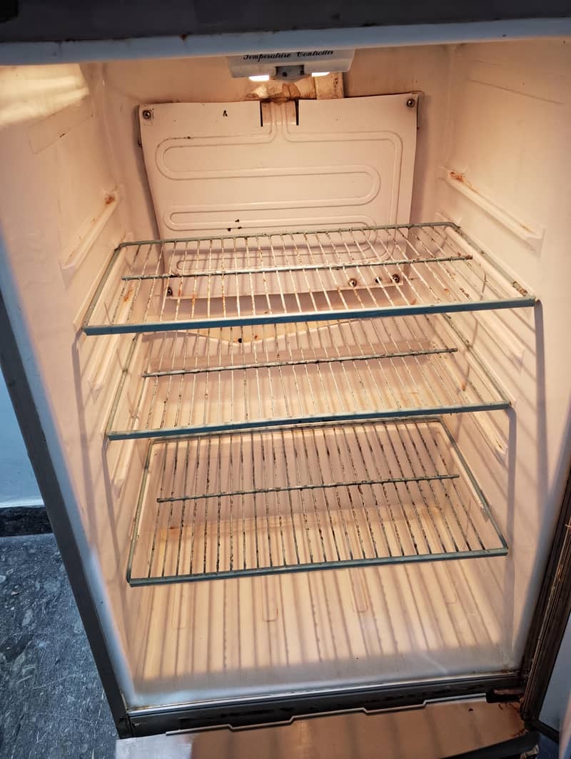 Dawlance normal size Refrigerator normal Condition 4