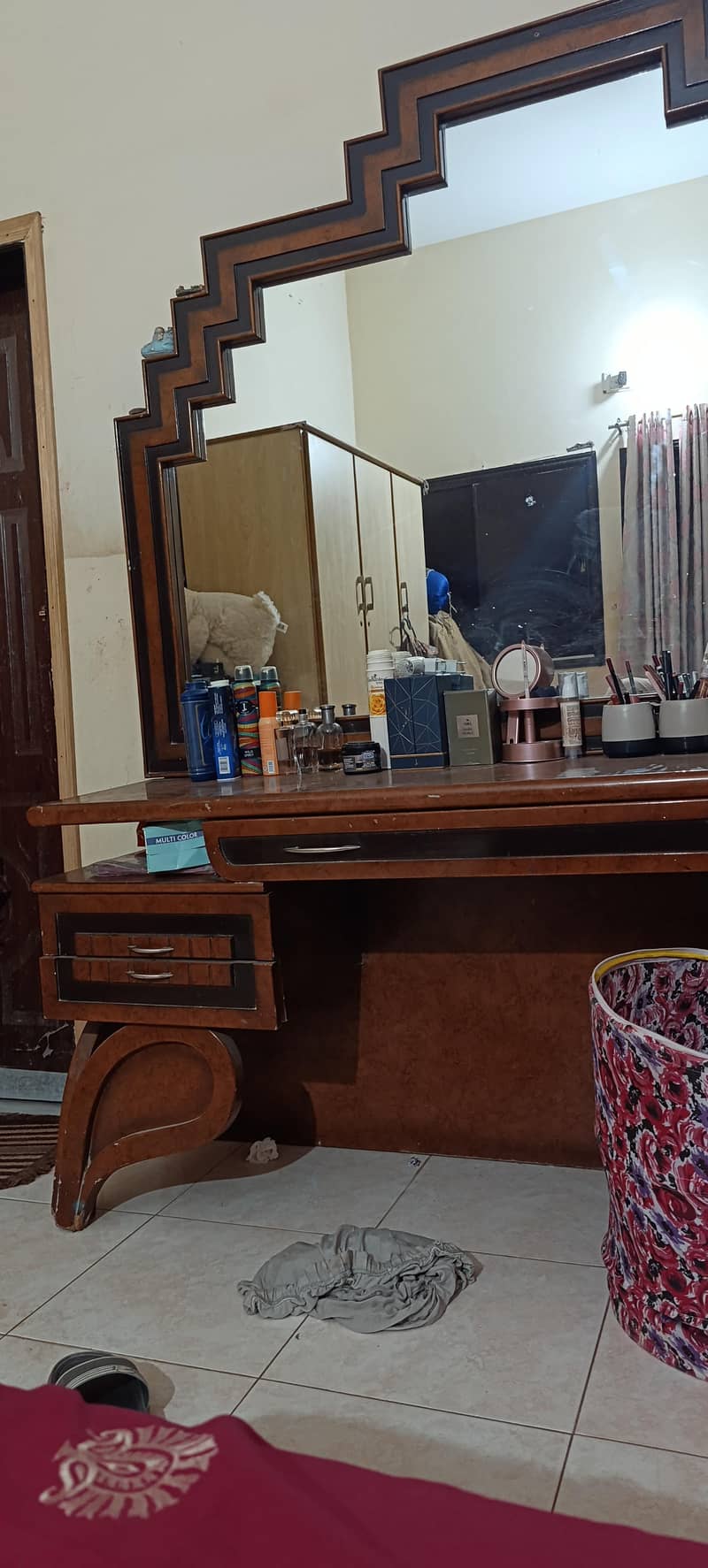 Dressing table 0