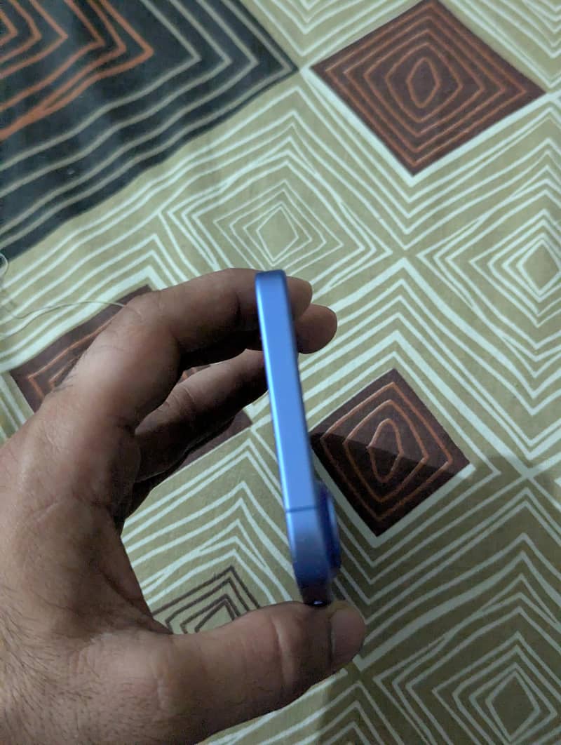 Apple iPhone 16 Plus 1