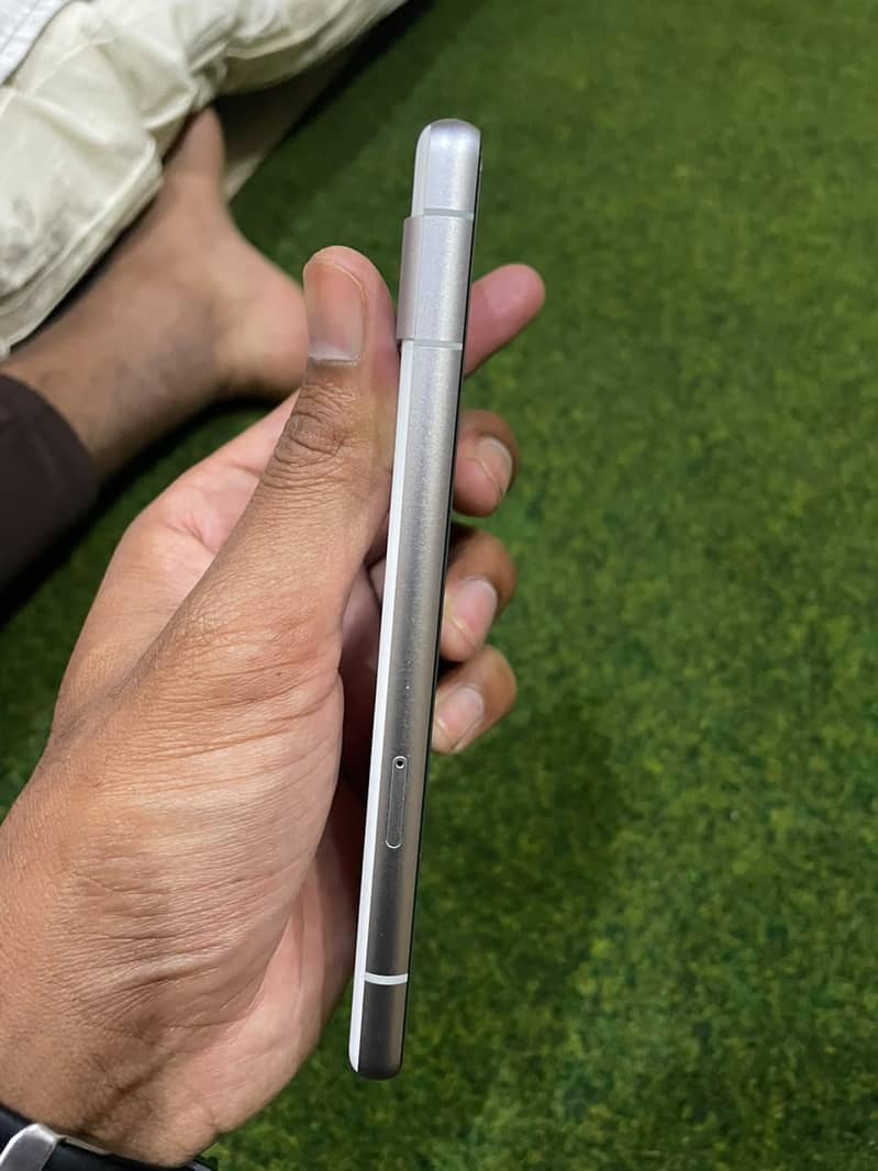 Google Pixel 7a 2