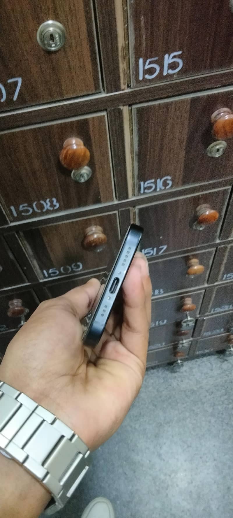 Apple iPhone 15 plus 2