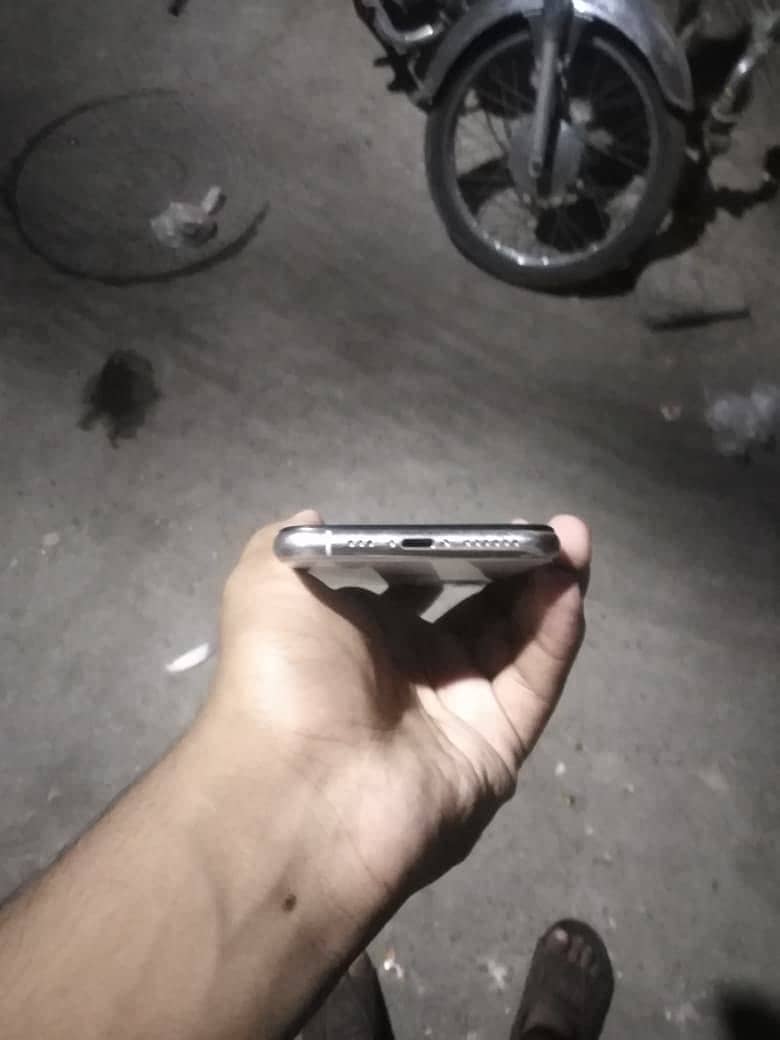 iPhone 11 Pro 5