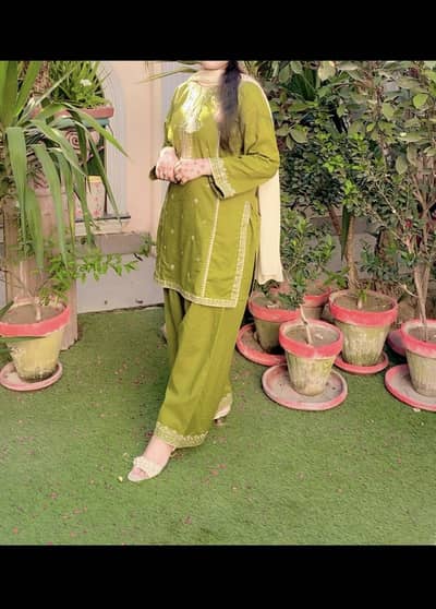 Green embroidered silayi pret 2pcs