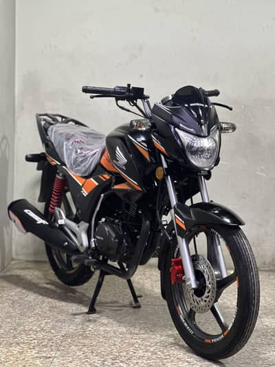 Honda cb150f 2023 model ( low millage )