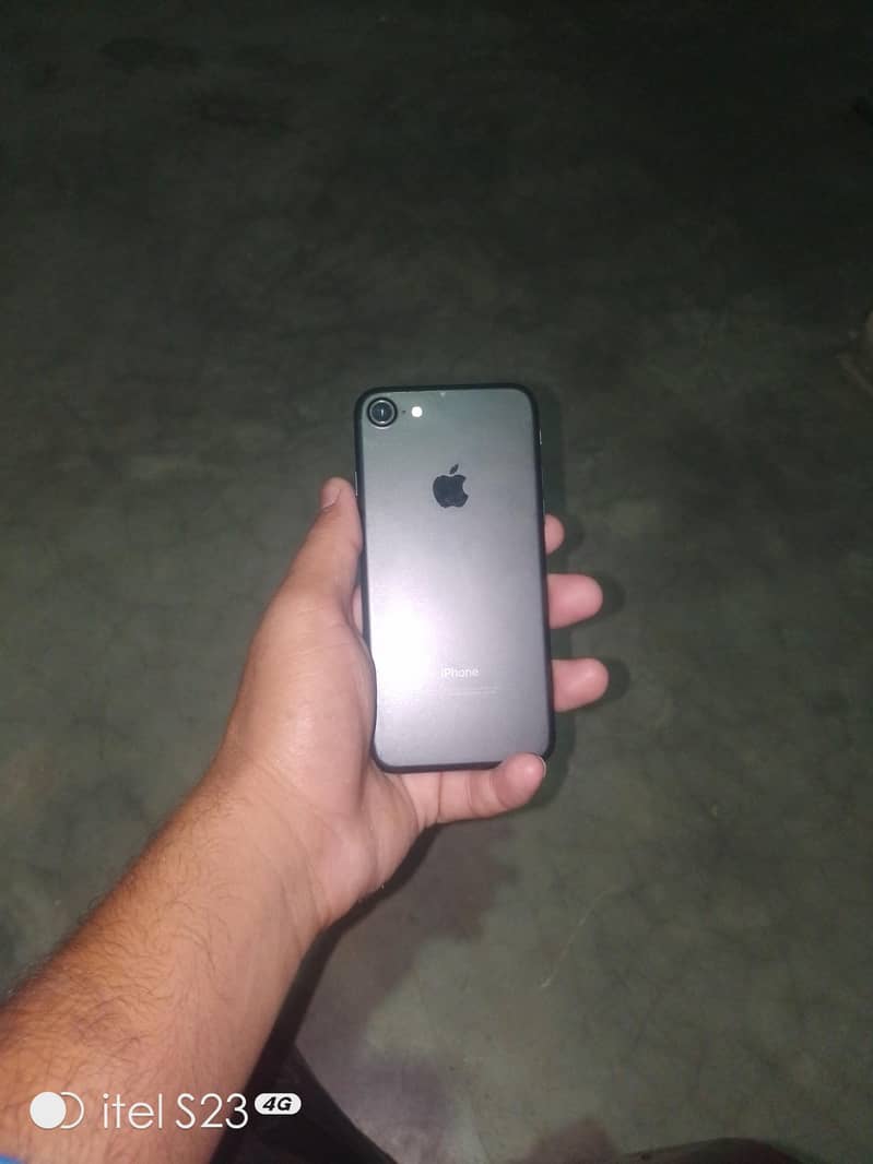 Apple iPhone 7 0
