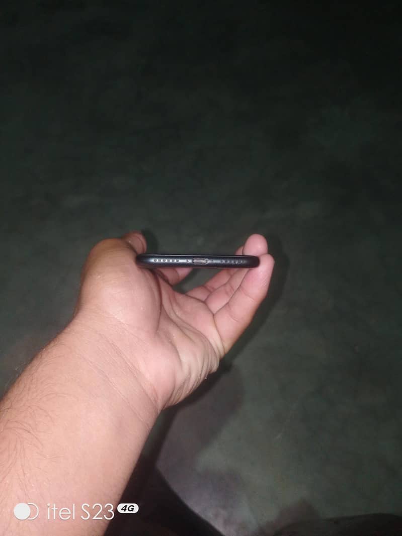 Apple iPhone 7 3