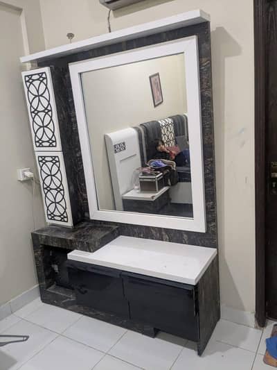 Dressing table