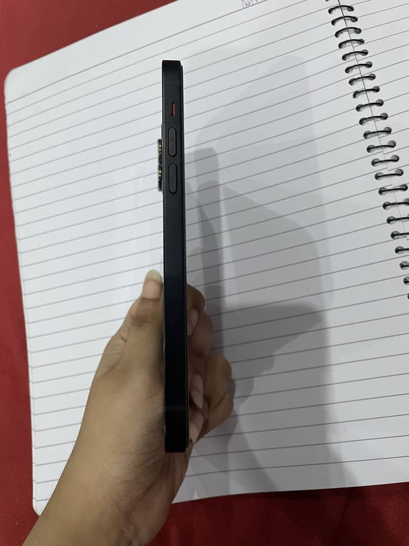 Apple iPhone 12 3