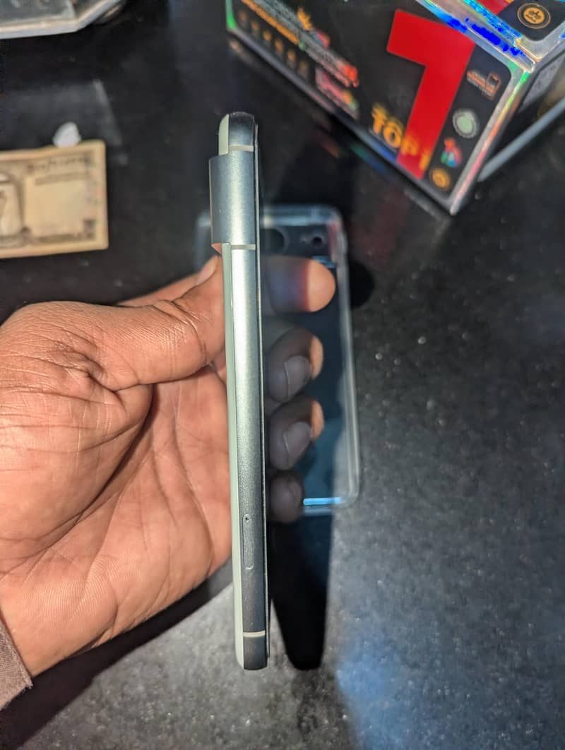 Google Pixel 8 5